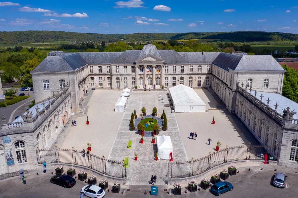 Château accueillant un événement d'entreprise, vue extérieure