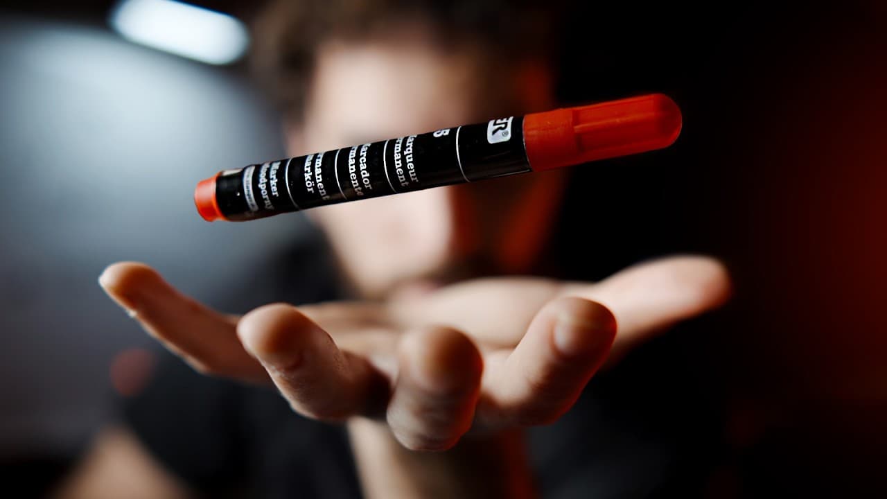 Yt tour de magie avec un stylo